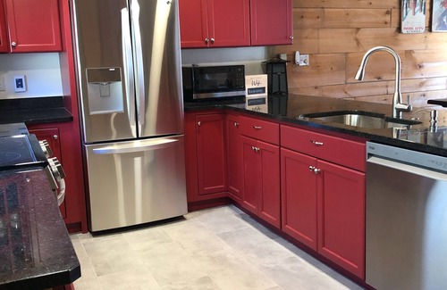 Hidden Valley House | Walk to Hidden Valley’s Main Lodge - BRAND NEW KITCHEN with heated floor!