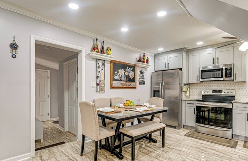 Burlington House | Walk to Historic Dtwn Burlington: Home w/ Yard