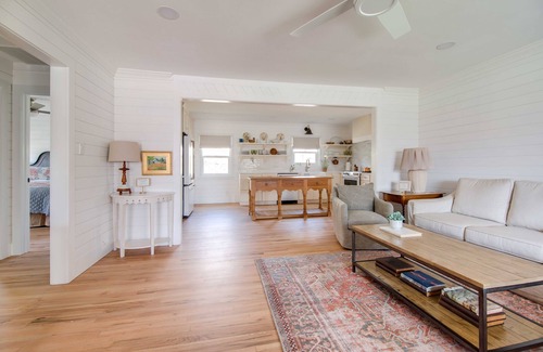 Fredericksburg House | Walk to historic Main St, 2/2 perfect for couples, Gas fire pit under the stars