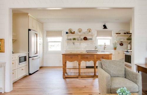 Fredericksburg House | Walk to historic Main St, 2/2 perfect for couples, Gas fire pit under the stars
