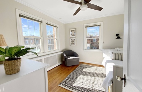 Potomac West House | Walk to King St Metro (Townhome)