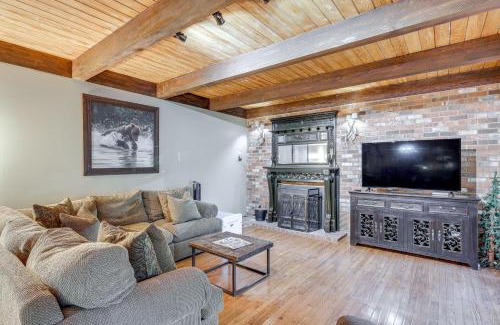 Lake Arrowhead House | Walk to Lake Arrowhead Home with Hot Tub and Wet Bar!