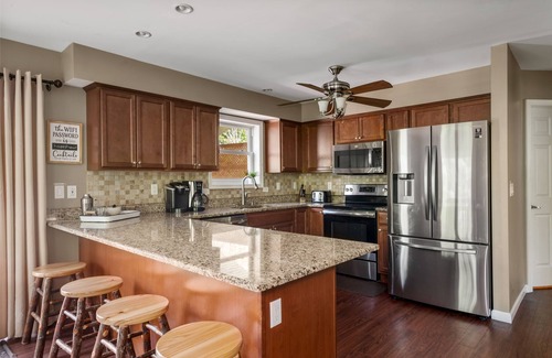 Albrightsville House | Walk to lake beach & pool. 5br with hot tub & game room