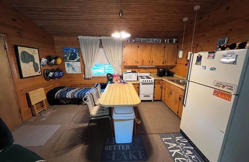 Higgins Lake Cottage | Walk to Lake cottage with beautiful Higgins Lk "Gold Coast" access