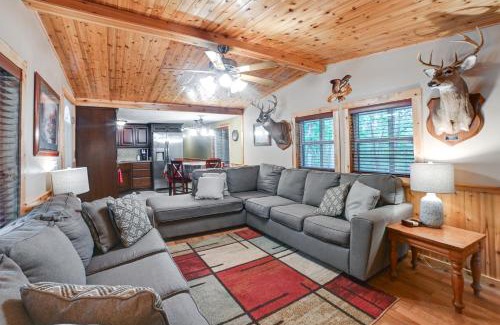 Dover House | Walk to Lake Dover Cabin with Views and Porch