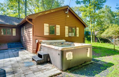 Lake Harmony House | Walk to Lake Harmony Home with Hot Tub and Fire Pit