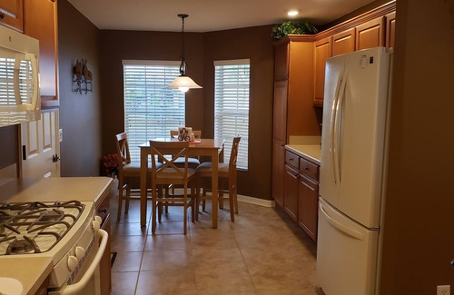 Virginia Trace House | Walk to Lake Sumter Landing! Golf cart included!
