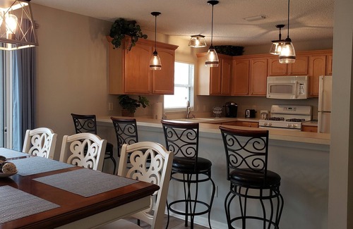 Virginia Trace House | Walk to Lake Sumter Landing! Golf cart included!