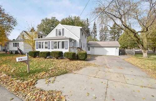 Green Bay House | Walk to Lambeau Draft House