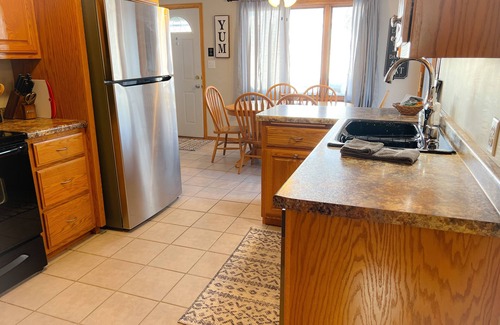 Green Bay House | Walk to Lambeau Field! Cozy 2 bedroom, 1 bath. Sleeps 8