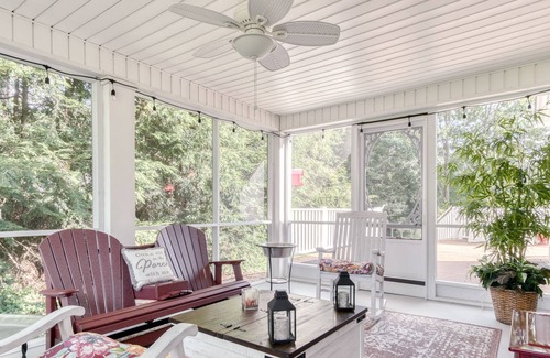 Miller Southside House | Walk to Lane/Cassell/Downtown