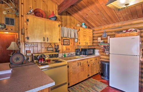 Lava Hot Springs House | Walk to Lava Hot Springs Pools from Cozy Cabin!