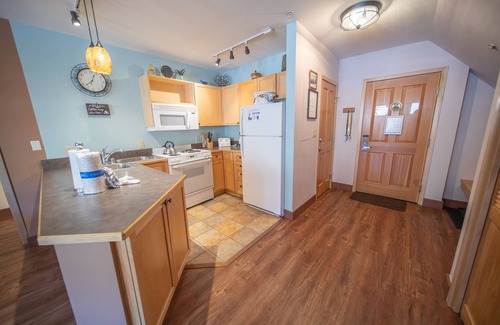 River Run Condo | Walk to Lifts, Dining, Shops. Perfect Ski Condo!