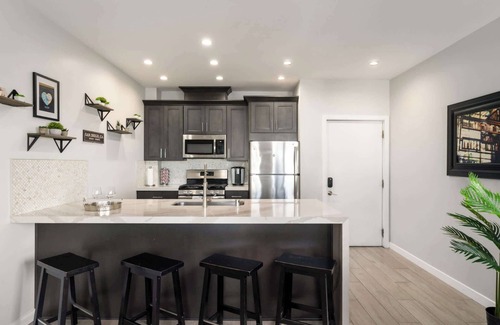 Bankers Hill Condo | Walk to Little Italy & Bay Views –Perfect Location