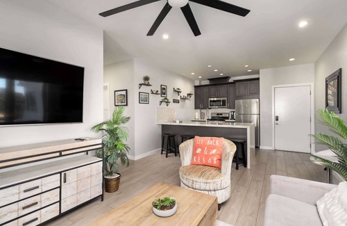 Bankers Hill Condo | Walk to Little Italy & Bay Views –Perfect Location