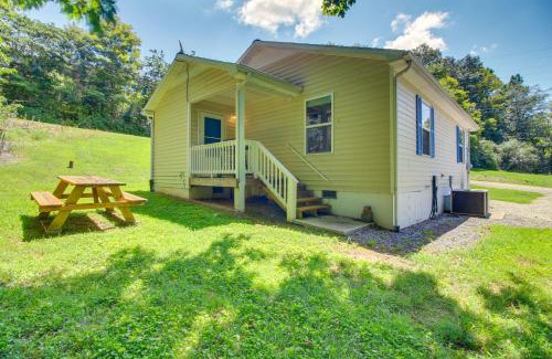 Byrdstown House | Walk to Main St Inviting Byrdstown Home with Yard!