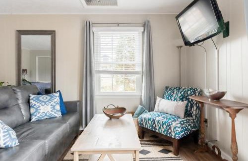 Hendersonville Apartment | Walk to Main Street HVL & Trail - Cozy Studio Retreat