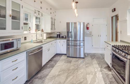 Roswell House | Walk to Main Street Charming Roswell Home!