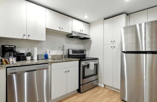 Northwest Apartment | Walk to METRO - Quiet 1BR with Sauna Rock Creek Park