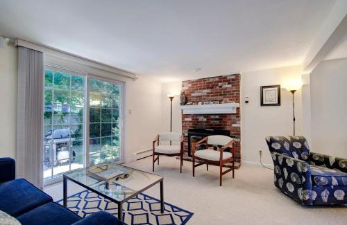 East Orleans House | Walk to Nauset Beach NEW AC System