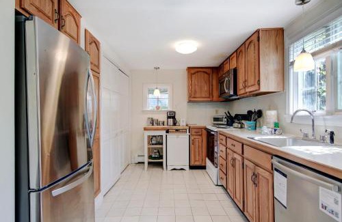 East Orleans House | Walk to Nauset Beach NEW AC System