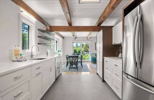 East Orleans House | Walk to Nauset Beach, Updated and Cozy!