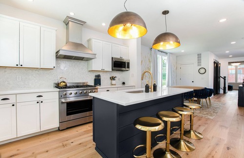 Northeast South Bend House | Walk to ND stadium 1 mile, close to downtown, game room w/arcades- golden tee