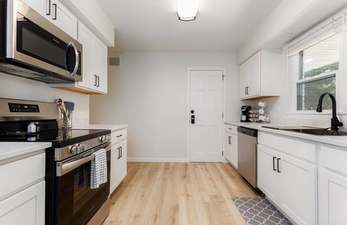 Northeast South Bend House | Walk to ND Stadium Su