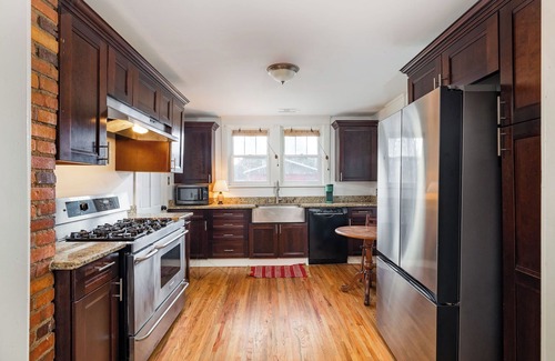 Historic Edgefield House | Walk to Nissan/Broadway + 5 Kings + Big Yard