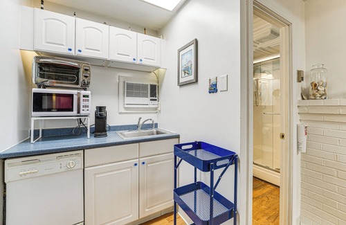 Old Orchard Beach Condo | Walk to Ocean & Pier: Prime OOB Condo!