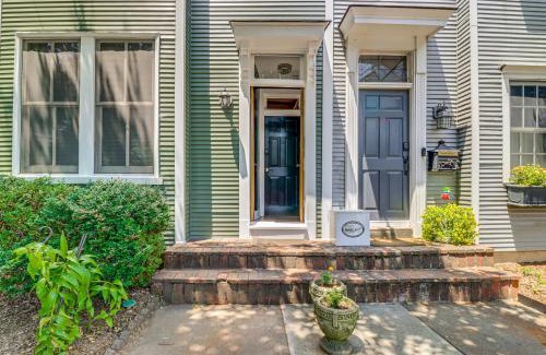 Old Town West House | Walk to Old Town Chic Alexandria Abode with Patio!