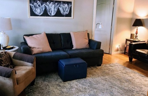 Folsom Cottage | Walk to Old Town Folsom-Duplex-Unit B