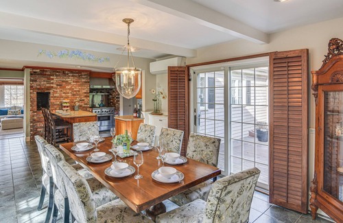 Teaticket House | Walk to Parks & Dining: Falmouth Family Retreat!