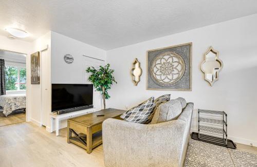 Soldotna Apartment | Walk to Parks Snug Soldotna Sanctuary!