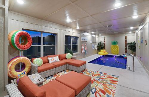 Pigeon Forge House | Walk To Parkway - Indoor Pool - Treehouse Loft PS5
