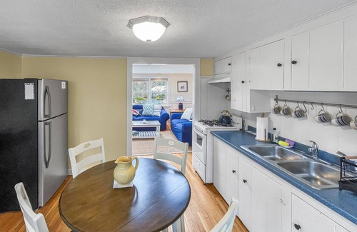 South Yarmouth House | Walk to Pond, AC, Wifi, Dog Friendly, Quaint Yarmouth Cottage