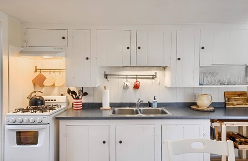 South Yarmouth House | Walk to Pond, AC, Wifi, Dog Friendly, Quaint Yarmouth Cottage