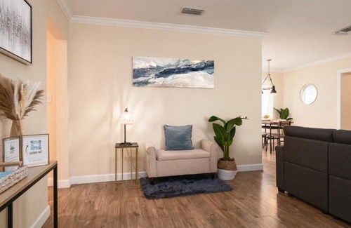 Gainesville House | Walk to pool, mins 2 University, Stadium, Hospital