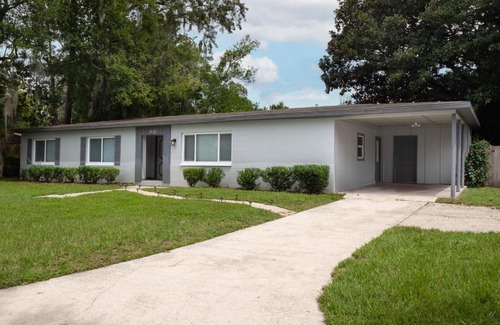 Gainesville House | Walk to pool, mins 2 University, Stadium, Hospital