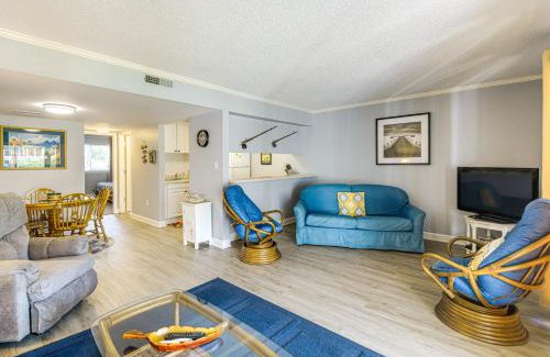 Welaka Apartment | Walk to Pool Riverfront Welaka Condo with Boat Ramp