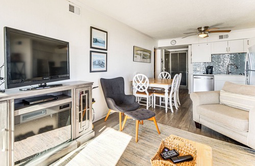Ocean Isle Beach Condo | Walk to Pool + Shore: Ocean Isle Beach Getaway!