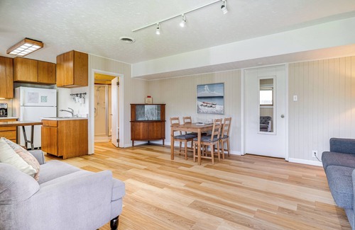 Half Moon Bay Apartment | Walk to Poplar Beach: Cozy Coastal Getaway w/Yard