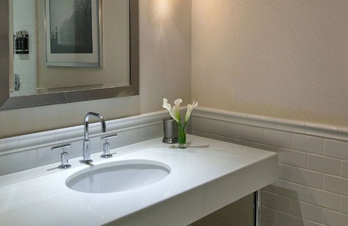 Bay Village Hotel | Walk to Prime Attractions: Vibrant Hotel w/Rebel Flair! Experience Boston Delight