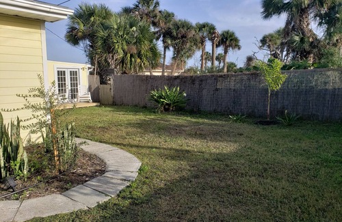 Palm Coast House | Walk to private beach from this cozy, pet friendly cottage in the Hammocks!