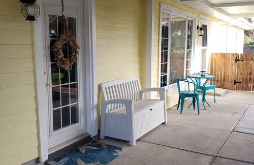 Palm Coast House | Walk to private beach from this cozy, pet friendly cottage in the Hammocks!