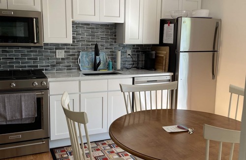 South Chatham Cottage | Walk to private beach, central air, wifi, 3 bedrooms.