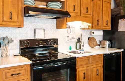 Beech Mountain House | Walk to Resort, Pet Friendly, Summer Deck Vibes!