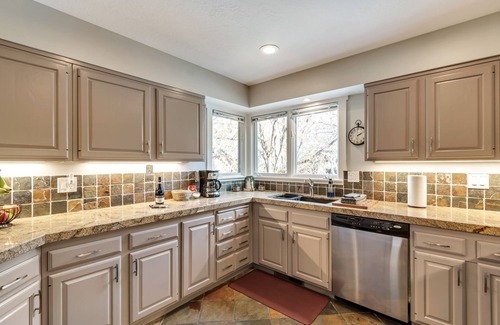 Cottonwood Heights Condo | Walk to Restaurants and Coffee - Great New Hot Tub