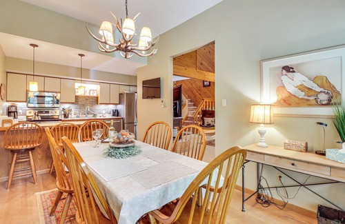 Lake Harmony House | Walk to Restaurants: Lake Harmony Townhome!