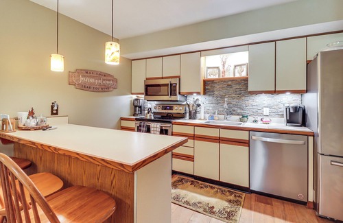 Lake Harmony House | Walk to Restaurants: Lake Harmony Townhome!